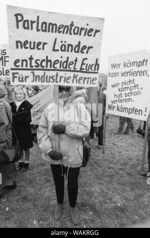 01 gennaio 1991, Berlino e Potsdam: Brandeburgo/Treuhand/RDT/1991 dimostrazione di Brandeburgo lavoratori siderurgici in Potsdam alla fine del 1991, diretto principalmente contro la politica di fiducia. Migliore qualità possibile, la data esatta di registrazione non noto. Foto: Paul Glaser/dpa-Zentralbild/ZB Foto Stock