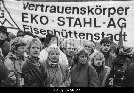 01 gennaio 1991, Berlino e Potsdam: Brandeburgo/Treuhand/RDT/1991 dimostrazione di Brandeburgo lavoratori siderurgici in Potsdam alla fine del 1991, diretto principalmente contro la politica di fiducia. Migliore qualità dell'immagine, esatta data di scatto non noto. Foto: Paul Glaser/dpa-Zentralbild/ZB Foto Stock