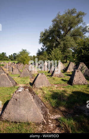 Le trappole del serbatoio della linea Siegfried Schmithof vicino a sud di Aquisgrana, Renania settentrionale-Vestfalia (Germania). Panzersperren des Westwall bei Schmithof im Foto Stock