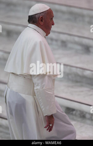 Vaticano. 21 Ago, 2019. Papa Francesco durante l udienza generale nell Aula Paolo VI in Vaticano. Credito: Evandro Inetti/ZUMA filo/Alamy Live News Foto Stock