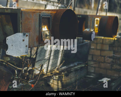 Rusty tubi in abbandonare la zona industriale Foto Stock