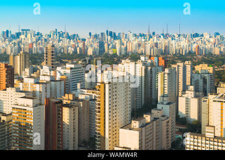 Skyline di Sao Paulo al crepuscolo, Brasile, Sud America Foto Stock