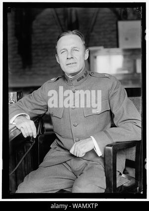 CROWELL, Benedetto. Principali, U.S.A. Assistente del segretario della guerra, 1917. A SCRIVANIA Foto Stock