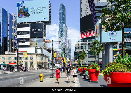 Toronto Yonge Street nel centro di Toronto, Ontario Canada America del nord, Canada più lunga strada Foto Stock