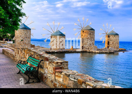 Mulini a vento tradizionali in isola di Chios,Grecia. Foto Stock