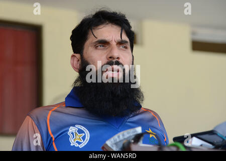 Il Pakistan Cricket Camp Comandante ed ex capitano nazionale squadra di cricket Misbah ul Haq indirizzi media a Lahore, il 21 agosto 2019. Il Pakistan Cricket Board (PCB) giovedì nominati ex capitano Misbah-Ul-Haq come comandante di camp in occasione di un prossimo 17-day camp di condizionamento per il Pakistan il cricketers proveniente dal circuito stampato dà luogo a speculazioni di lui sostituzione Mickey Arthur come allenatore del Pakistan di cricket. Misbah con l aiuto della nazionale di Cricket Academy coaching personale, presiederà una fisicamente faticoso camp volti a condizionata del paese Un-lista il cricketers davanti a Foto Stock