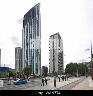 Torre Strata, (chiamato anche l'accendisigari) una nuova torre residenziale blocco vicino all'Elefante e al castello stazione nel sud est di Londra, Regno Unito. Foto Stock