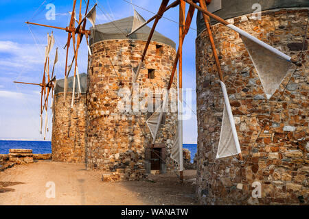 Mulini a vento tradizionali in isola di Chios,Grecia. Foto Stock