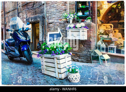 Vecchie strade di Urbino città,Marche,l'Italia. Foto Stock