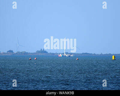 Sheerness, Kent, Regno Unito. 21 Agosto, 2019. Clipper Round the World Race yachts visto passando Sheerness, Kent sul loro modo da Gosport a Londra pronto per l'inizio di questo anno la gara. Clipper Yacht CV20. Credito: James Bell/Alamy Live News Foto Stock