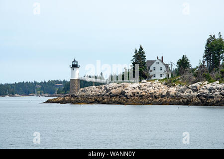 La vecchia isola au Haut lighthouse è ora una locanda, Isle au Haut, Maine. Foto Stock