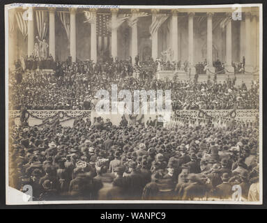 La folla alla cerimonia di inaugurazione del Presidente Theodore Roosevelt presso l'U.S. Capitol Foto Stock