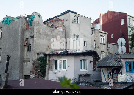 ISTANBUL, Turchia - 03. Giugno 2019. Vista di vecchi edifici di Istanbul. Quartiere di Balat, Turchia Foto Stock