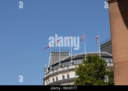 Bandiera ritish sulla parte superiore di un edificio a Londra Foto Stock