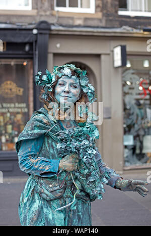 Edinburgh Fringe Festival Royal Mile, Scozia UK. Il 21 agosto 2019. Statua vivente sulla strada alta. Foto Stock