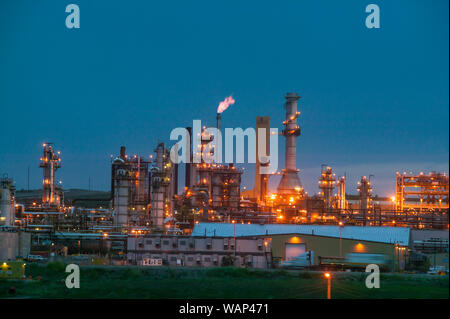 Serata foto di Syncrude oil sands operations nord di Fort McMurray, Alberta. Foto Stock