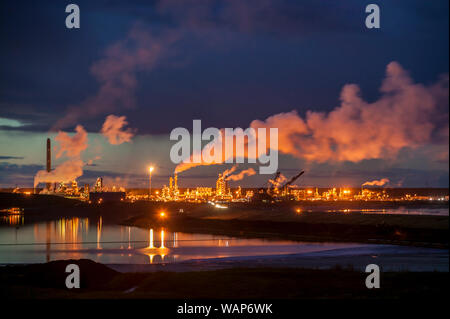 Serata foto di Syncrude oil sands operations nord di Fort McMurray, Alberta. Foto Stock