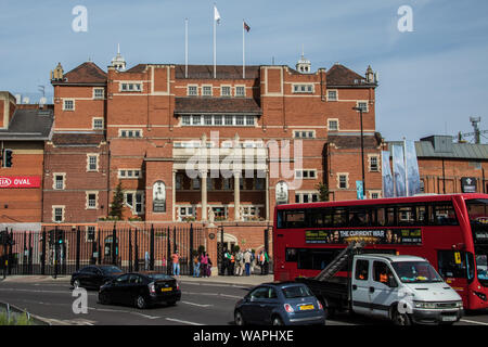 Londra, Regno Unito. 21 Agosto, 2019. Il Hobbs porta ingresso principale alla Kia home ovale di Surrey Cricket Club come assumono Hampshire il giorno 4 della contea di Specsavers partita di campionato. David Rowe/Alamy Live News Foto Stock