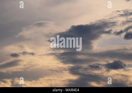 Cieli SYMPHONY I: un cielo d'argento tramonto in Atlantic City entusiasma. Foto Stock