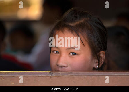 Asia, a sud-est, Laos, villaggio hmong, ragazza faccia Foto Stock