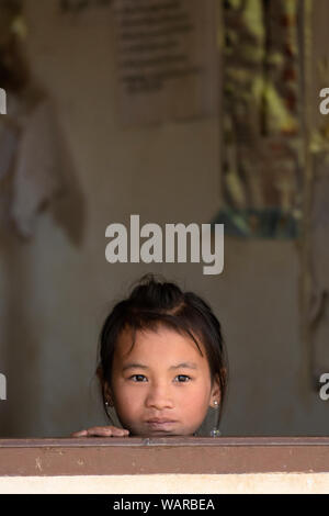 Asia, a sud-est, Laos, villaggio hmong, ragazza nella scuola Foto Stock