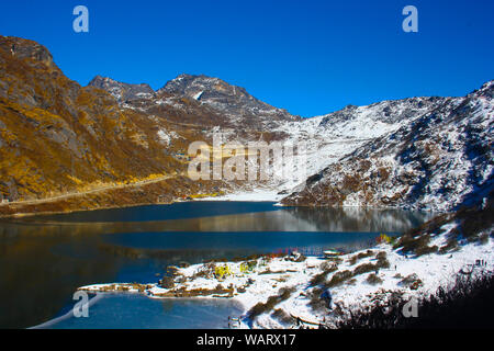 Lago Tsomgo, conosciuto anche come lago Tsongmo o Changu lago, è un lago glaciale in Oriente il Sikkim district Foto Stock
