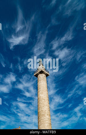 Colonna di Traiano (Colonna Traiana) in Roma, Italia. Foto Stock