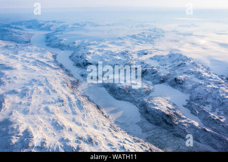 Groenlandese calotta di ghiaccio con montagne congelati e fjord vista aerea, nei pressi di Nuuk, Groenlandia Foto Stock