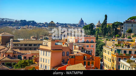 Strada Romana gli edifici colorati Vaticano Palantine Hill Roma Italia Foto Stock