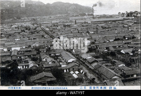 [ 1910s Giappone - città giapponese su Awaji Island ] - case e fabbriche in Sumoto-cho sul Awaji Island nella prefettura di Hyogo. Xx secolo cartolina vintage. Foto Stock