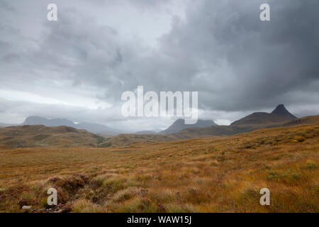 I picchi di Stac Pollaidh, Cul Mor e Suilven in Assynt Coigach, Scozia Foto Stock