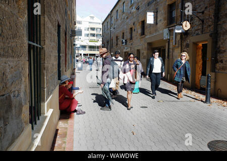 Persone in vicolo Foto Stock