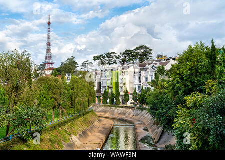 Parco della luce e della Torre Eiffel in Da Lat, Vietnam Foto Stock