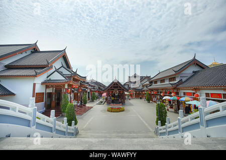 Suphan Buri, Tailandia - 25 Maggio 2019: la famosa destinazione di viaggio celeste del villaggio di Drago in Suphan Buri, Thailandia. Foto Stock