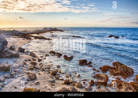 Un paesaggio sul Pacfico Ocean lungo la famosa 17 miglia di auto nei pressi di Pebble Beach in California. Foto Stock