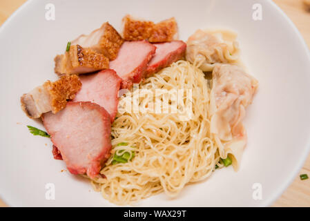 Noodle con arrosto di maiale, cibo tailandese, cucina Cinese