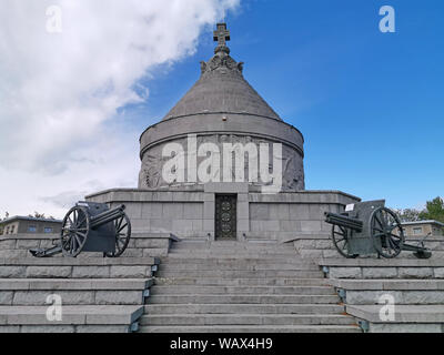 Prima Guerra Mondiale Heros mausoleo. Il monumento fu costruito in memoria di esercito rumeno che blocca l'attacco tedesco. Foto Stock