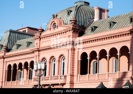 Buenos Aires, Argentina - 6 Dicembre 2018: la Casa Rosada (casa rosa) Palazzo presidenziale nella Plaza de Mayo.La Casa Rosada è la sede ufficiale di t Foto Stock