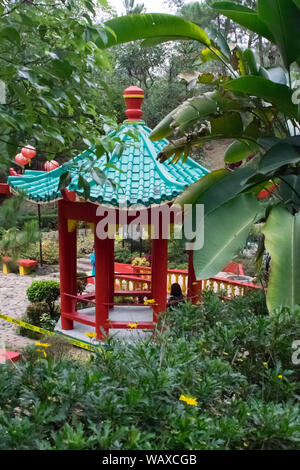 Giugno 5, 2019-Baguio City Filippine : Il giardino botanico a Baguio City Filippine. Cinese tradizionale gazebo. Asia l'architettura Foto Stock