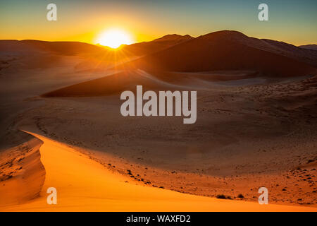 Natura, Paesaggio, Namibia, Namib, Dersert, Namib Desert, Sunrise, Dune, Duna Rossa, 30077664 Foto Stock