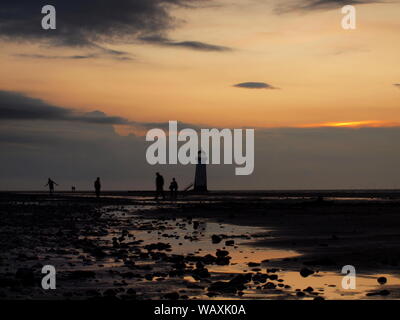 Le foto scattate sulla spiaggia talacre appena prima del tramonto tramonto in estate Foto Stock