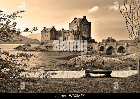 Eilean Donan Castle,vicino Dornie nelle Highlands della Scozia Foto Stock