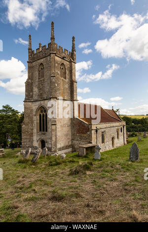 Chiesa di St Giles nel villaggio deserte di Imber, Salisbury Plain, Wiltshire, Inghilterra, Regno Unito Foto Stock