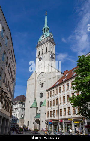 Peterskirche (la chiesa di San Pietro), una chiesa cattolica romana a Monaco di Baviera, Germania. Foto Stock