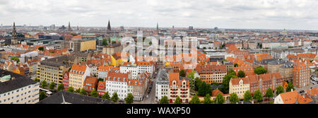 Panorama di Copenaghen - skyline vista dal campanile della Chiesa del Nostro Salvatore; centro città di Copenhagen, Danimarca, in Scandinavia Europa Foto Stock