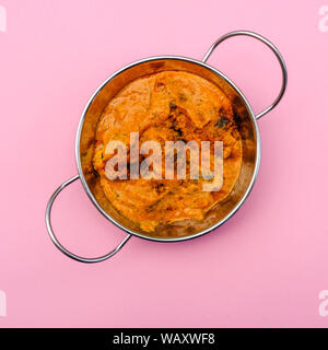 Stile Indiano Vegetariano Kofta Curry con riso pilaf e sottaceti Foto Stock