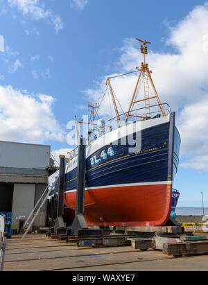 Mare del Nord peschereccio Loch Inchard UL 44 a MacDuff, in cantiere MacDuff, Aberdeenshire, Scotland, Regno Unito Foto Stock