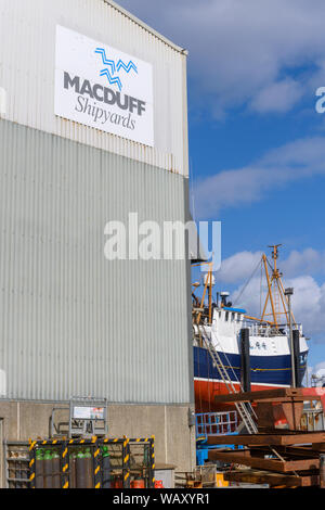 MacDuff cantiere presso il porto di pesca scozzese village MacDuff, Aberdeenshire, Scotland, Regno Unito Foto Stock