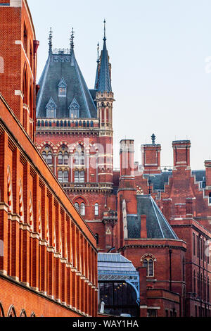 Vista di St Pancras Stazione ferroviaria dal retro Foto Stock