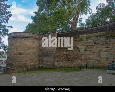 La parete esterna di Nottingham Castle in Inghilterra Foto Stock